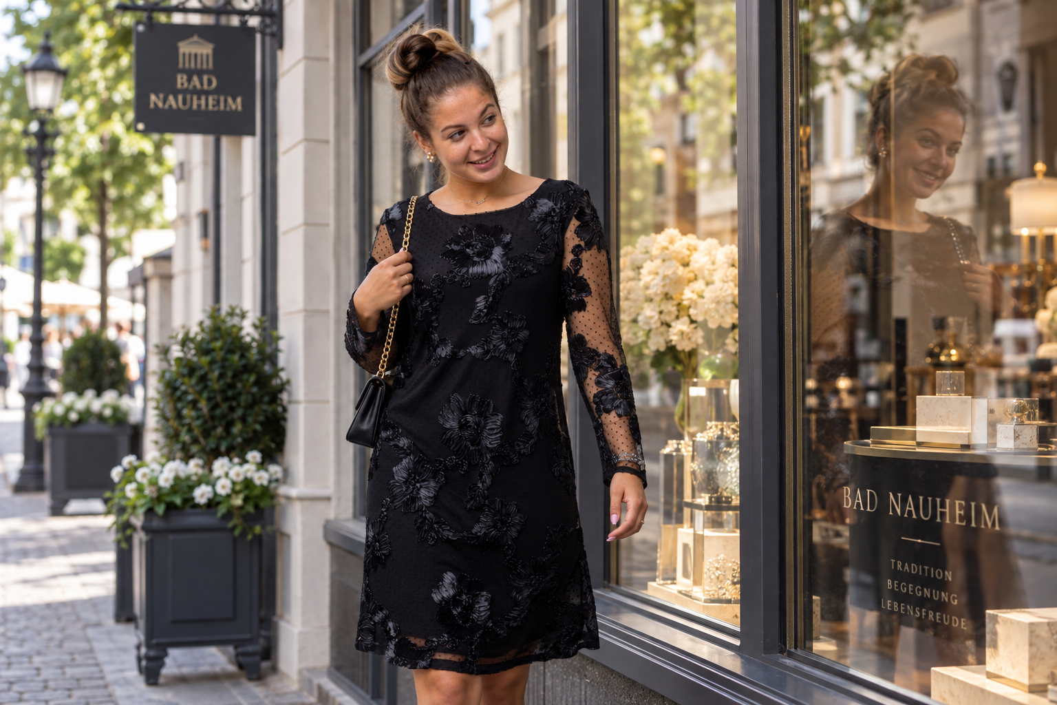 Bad Nauheim Streetstyle - Tailliertes Langarm Kleid mit Stickereien
