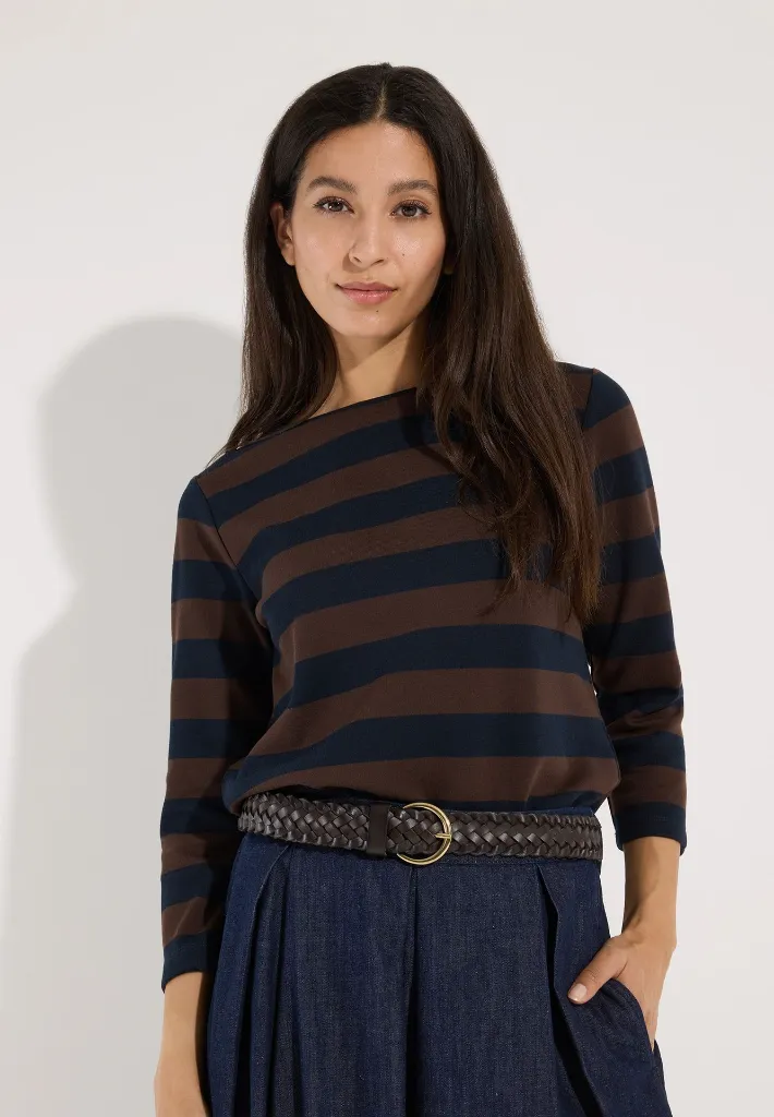61910567-2279_web_model_front.webp
