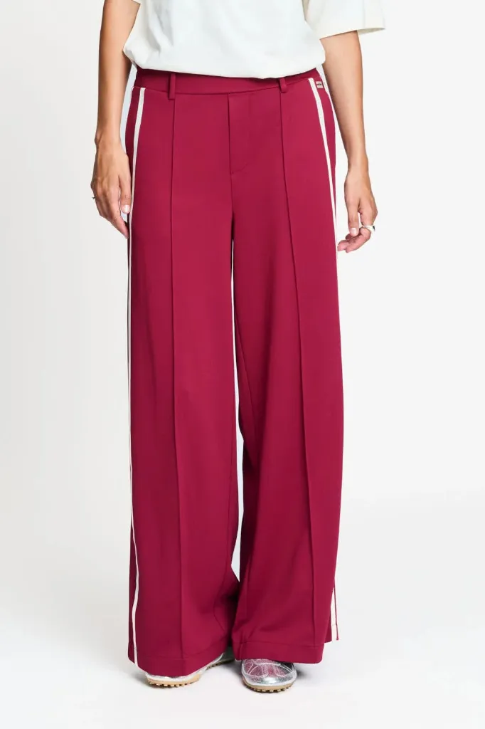 SP9753__01_POM_Amsterdam_PANTS_NORA_BURGUNDY_RED.webp