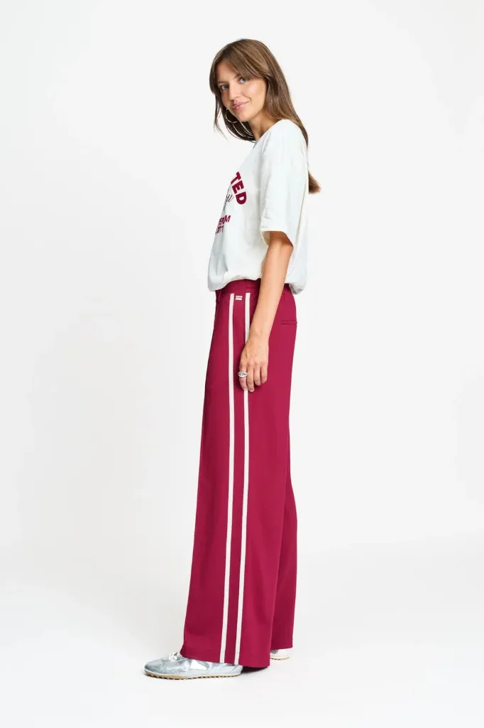 SP9753__03_POM_Amsterdam_PANTS_NORA_BURGUNDY_RED.webp