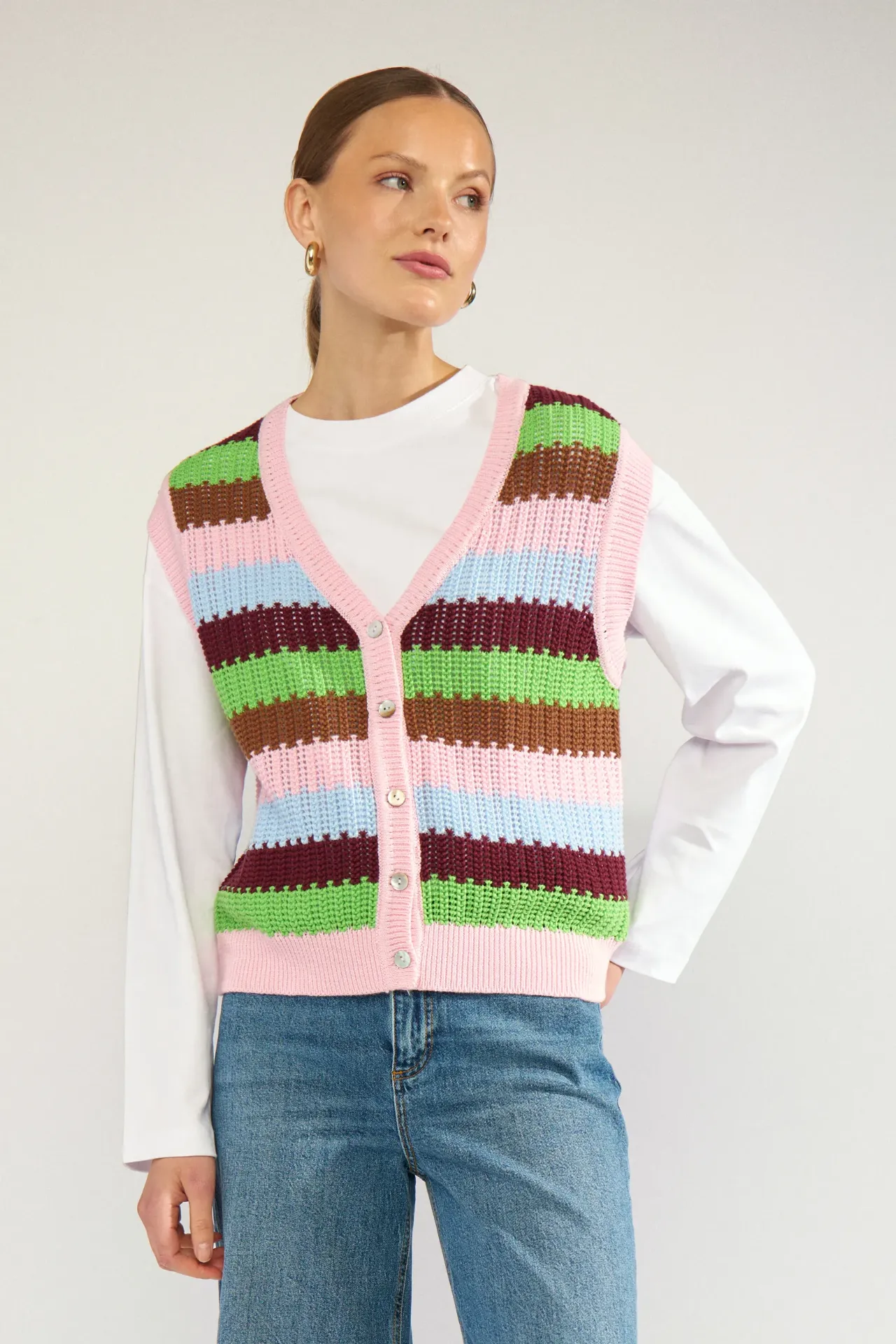 NUHILLY Gestrickte College Weste mit Streifenmuster und V-Ausschnitt