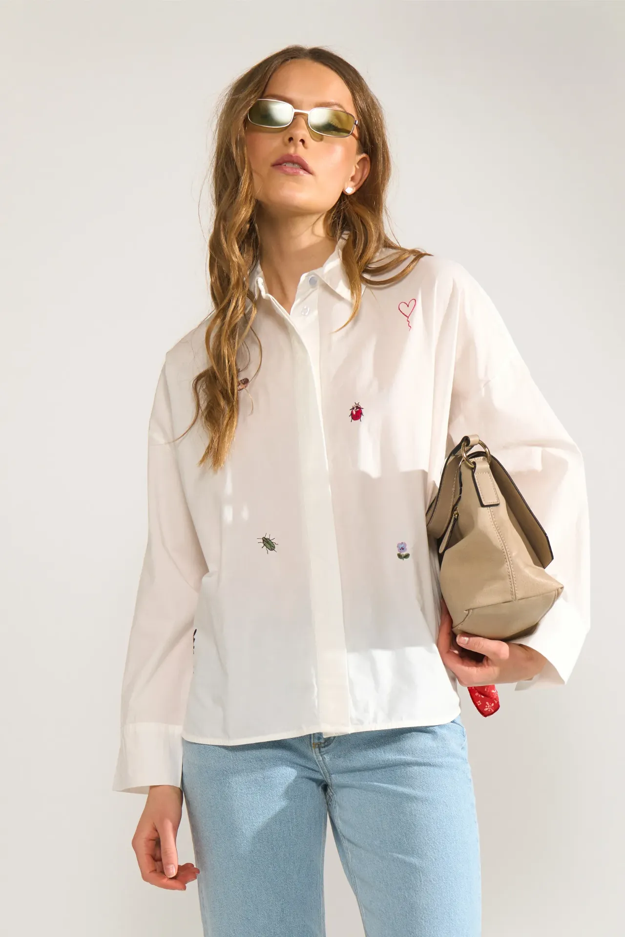 NUTENJA Lässige Bluse mit süssen Stick-Elementen
