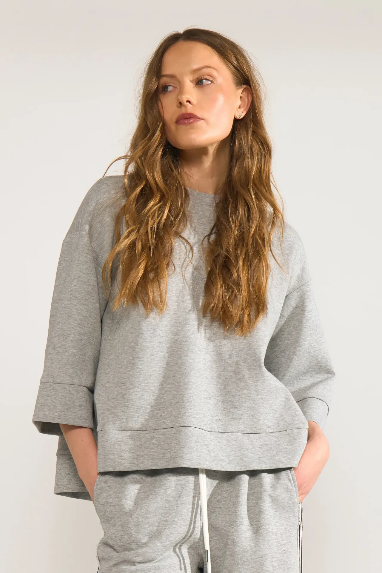 NUNATHALIE Lockeres Sweatshirt mit 3/4 Arm u. überschnittenen Schultern