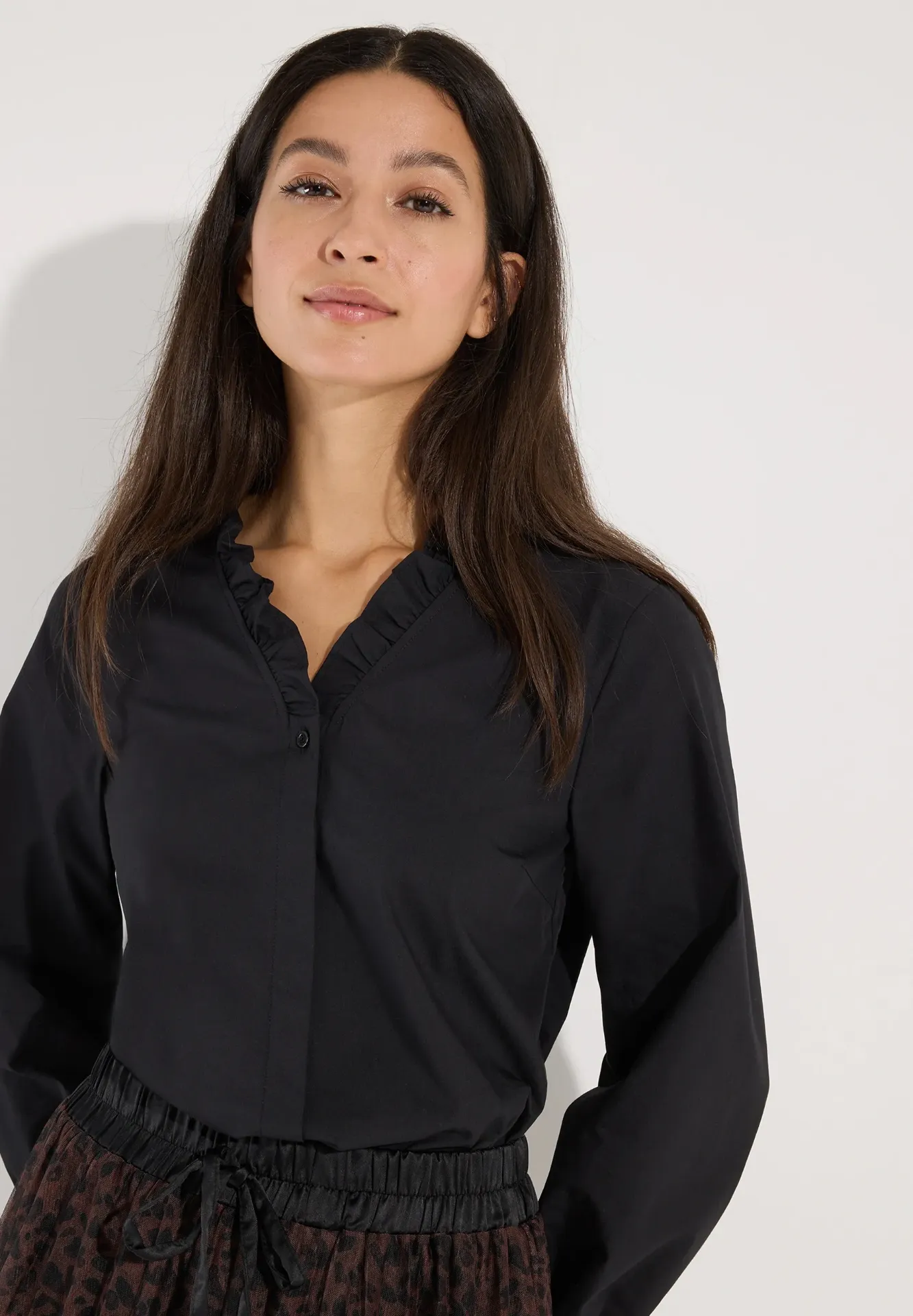 [P3494_12005_SW-34] NOS-Bluse mit Rüschenkragen (Schwarz, 34)