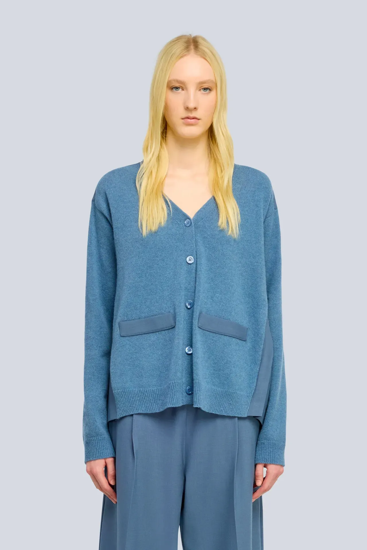 [P3538_Y6WG19_BL-S] Cardigan Peggy mit Plisseefalten (Blau, S)