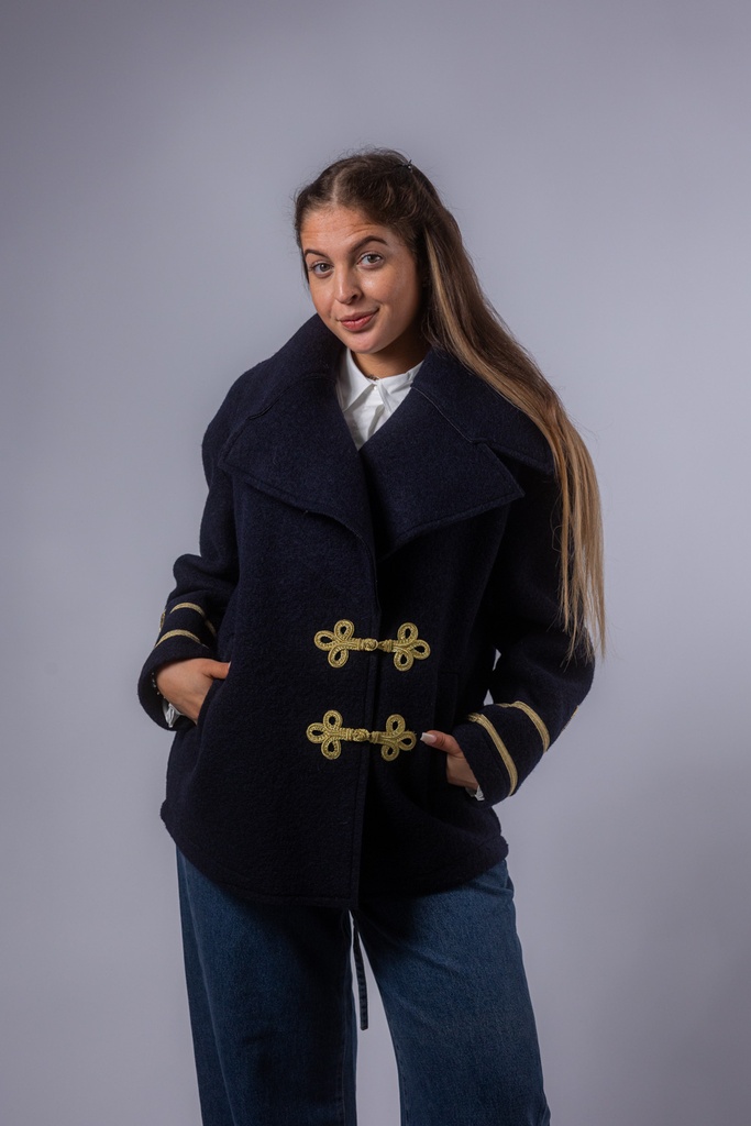 Maritime Jacke mit Goldapplikationen