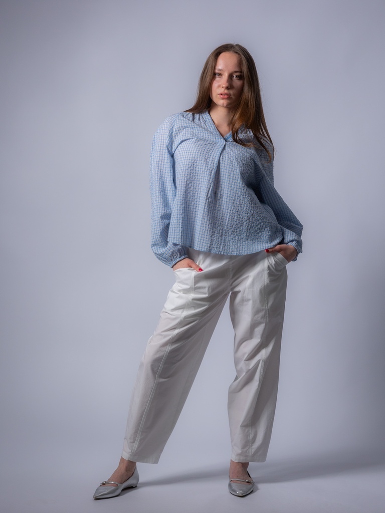 Damenbluse mit V-Ausschnitt